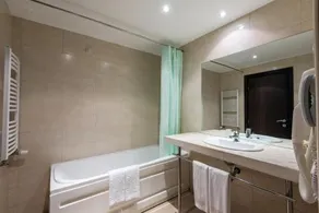 Hotel Extreme - Image 2
