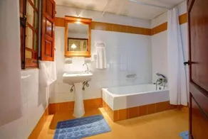 Haven Farmhouse With Private Pool - Image 4