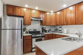 Brand New Stylish Noho Apartment - Image 5