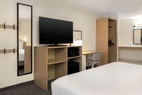 Holiday Inn Express Santa Nella - Image 2