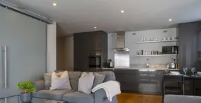 Modern Luxury Apartment In The Heart of Henley - Image 5