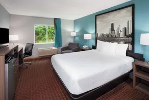 Super 8 By Wyndham Mchenry - Image 5