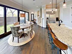 Alluring Austin House with Pool by RedAwning - Image 4