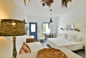Golden Beach Hotel & Apartments - Image 2