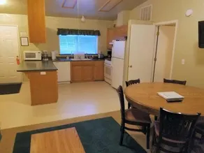 Creekside Inn And Resort - Image 4