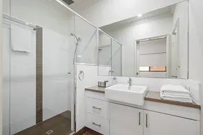 Dolphin Quay Apartment-2 Bedroom - Image 4