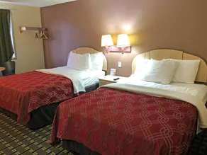 Econo Lodge - Image 2