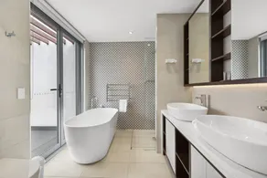 Bright & Modern 3-bed Townhouse in Rosebery - Image 2