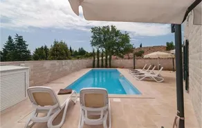 3 Bedroom Accommodation In Postira Skrip - Image 2