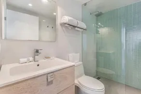 Boutique Hotel Suite 1215 West Avenue - Image 3