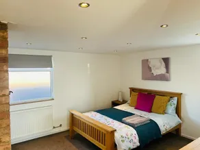 Gorgeous Cosy Home 2 Miles From Heathrow Airport - Image 2