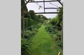 2 Bedroom Cottage on the Orchard of a Manor House - Image 2