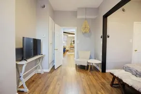 Butler Street Glam - Apt 3 - Image 5