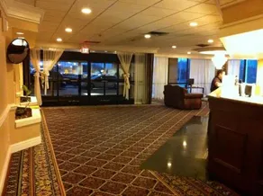 Governor's Inn & Suites - Image 3