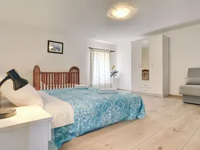 Apartment With Modern Decor and Spacious Garden, 3 km From the Beach - Image 2