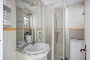 Apartment With Scenic View - Image 5