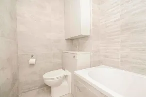 Impeccable 2-bed Apartment Close to City Centre - Image 2
