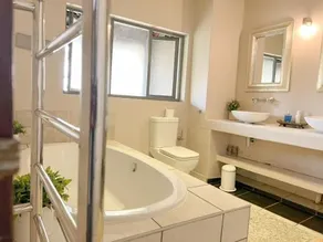 Montpellier Guesthouse - Image 5