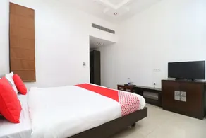 Hotel Kishore International by OYO Rooms - Image 2