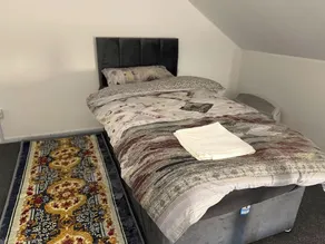 Entire Studio With 2 Extra Beds - Image 5