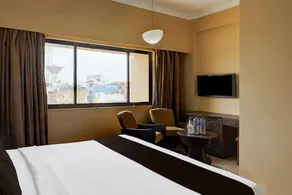 Super Townhouse Koyambedu Formerly Royal Plaza - Image 3