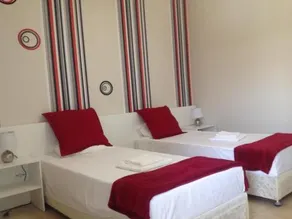 Travellers Inn - Image 2