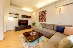 1BR Apt with Jacuzzi near Herastrau: Ideal Getaway - Image 4