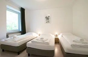 Tolstov-Hotels Large 2 Room Apartment - Image 3