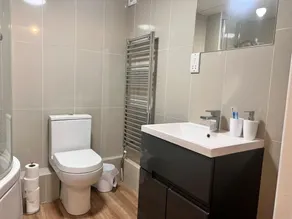 Lolite Apartment In Cambridge - Image 3