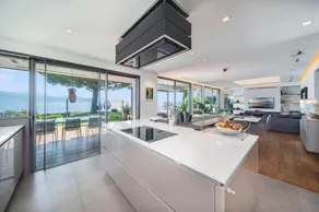 Luxurious 4-Bedroom Villa on the Shores of Geneva Lake by GuestLee - Image 2