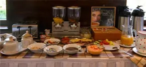Apat Hotel And Restaurant - Image 5