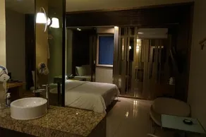 Lausanne Hotel - Image 5