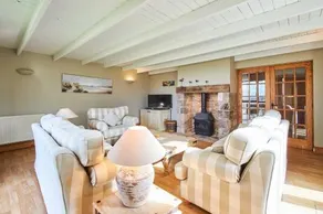 Host Stay The Coach House - Image 3