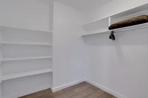 Executive Studio in Clarendon - Image 3