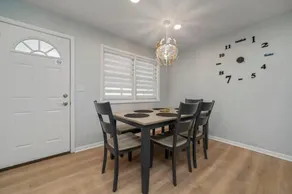 Beautiful home with 5 huge bedrooms - Image 4