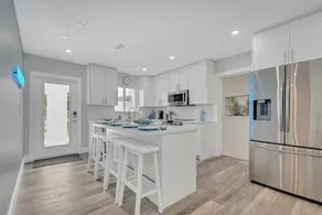 Chic Gated 4 Bd 3 Bth Home w/ BBQ 15 Min to Beach - Image 4