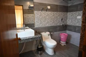 Hotel HighQ Manali By MM Hotel - Image 4