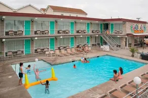 Panoramic Motel Apts - Image 4