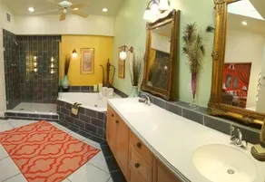 Atlantis House's Master Suite... Voted top 25 in USA - Steps From Beaches - Image 2