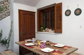Sappho House - Image 4