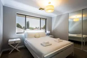 Spacious 4 Bedroom Family Home With Patio and BBQ - Image 2