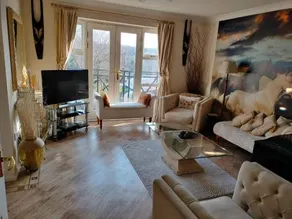 Ideal for country holidays and trips to London's tourist attractions - Image 2