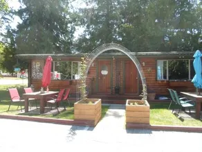 The Cedars Motel Sicamous - Image 4