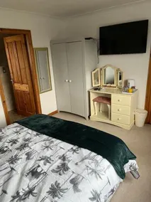 Arendelle Guest House - Emerald Room Kingsize Room With Ensuite In East Leake - Image 3