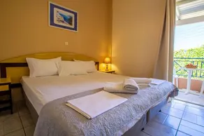 Tellis Holiday Rooms - Image 4