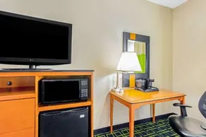 La Quinta Inn & Suites Manassas - Image 3