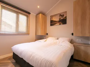 Luxury Lodge With Private Swimming Pool - Image 2