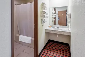 Brass Bell Inn & Suites - Image 5