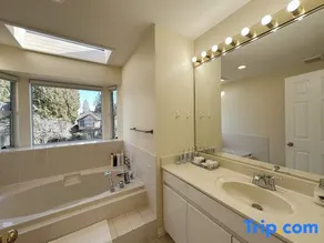 Super Cosy 8B6B in Vancouver heart near to airport - Image 5