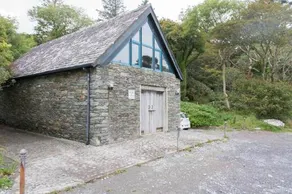 Boat House on the Beach - Image 5